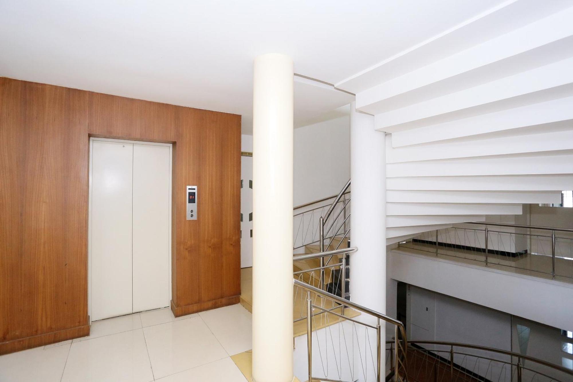 科兰 Super Townhouse Dona Castle酒店 外观 照片