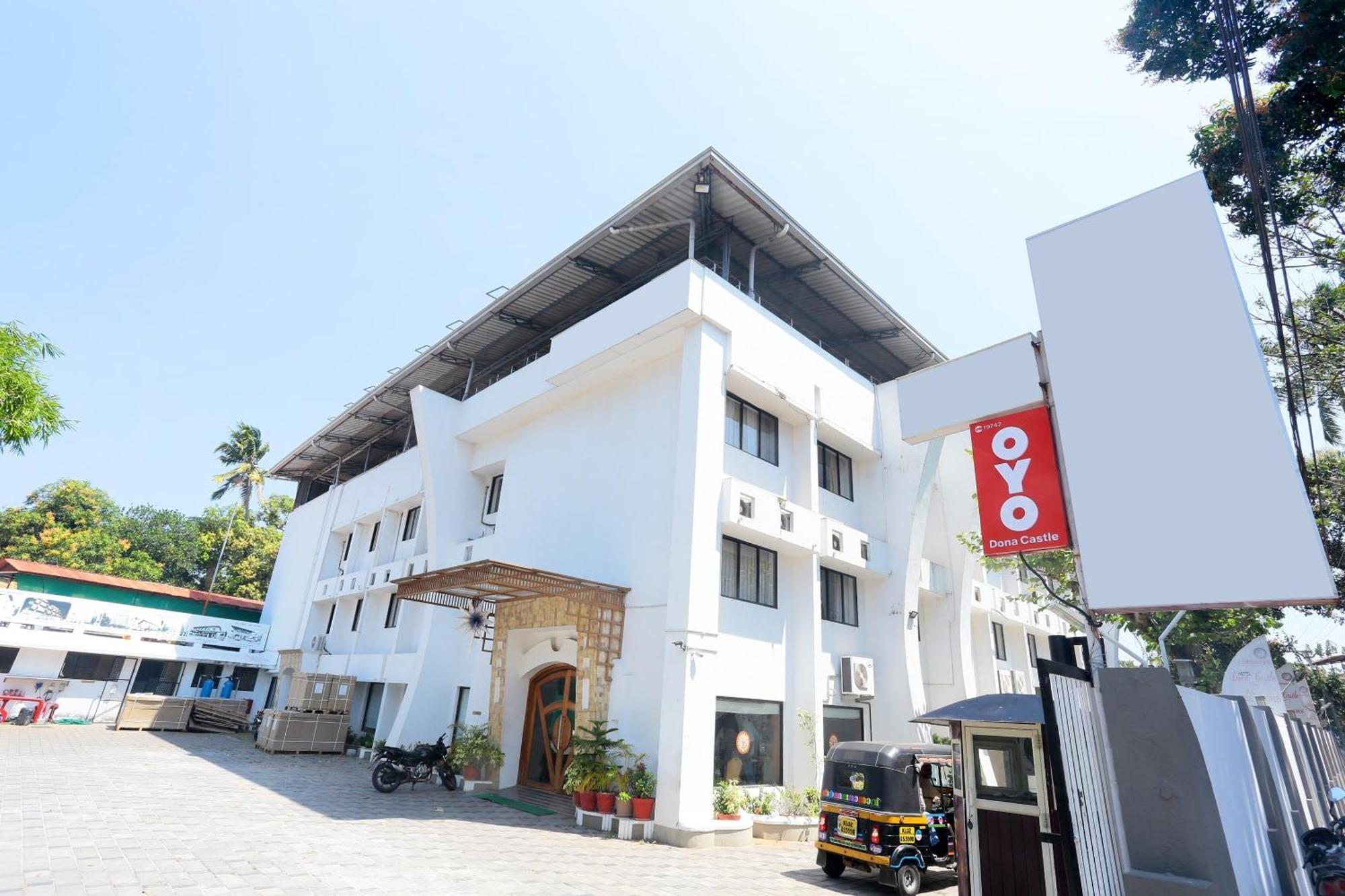 科兰 Super Townhouse Dona Castle酒店 外观 照片