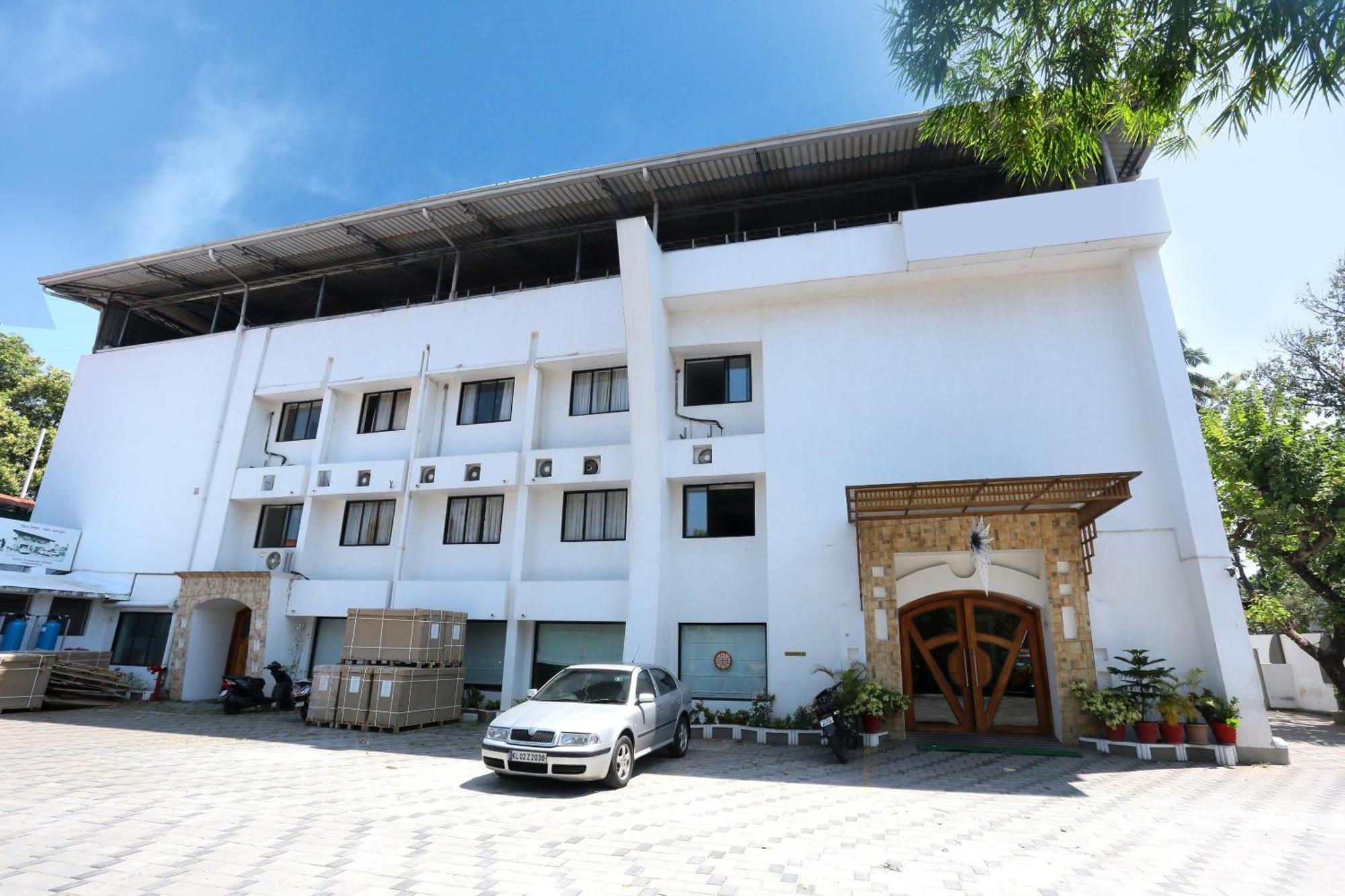 科兰 Super Townhouse Dona Castle酒店 外观 照片
