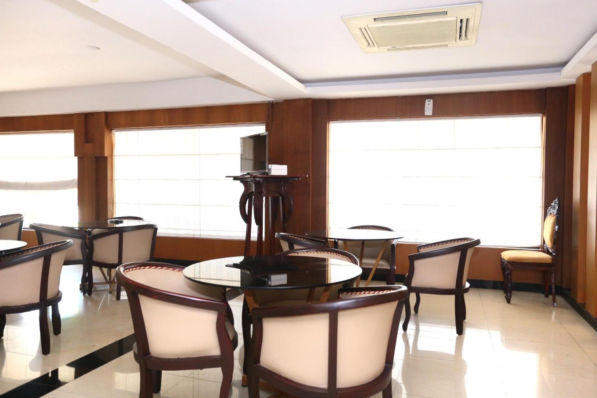 科兰 Super Townhouse Dona Castle酒店 外观 照片