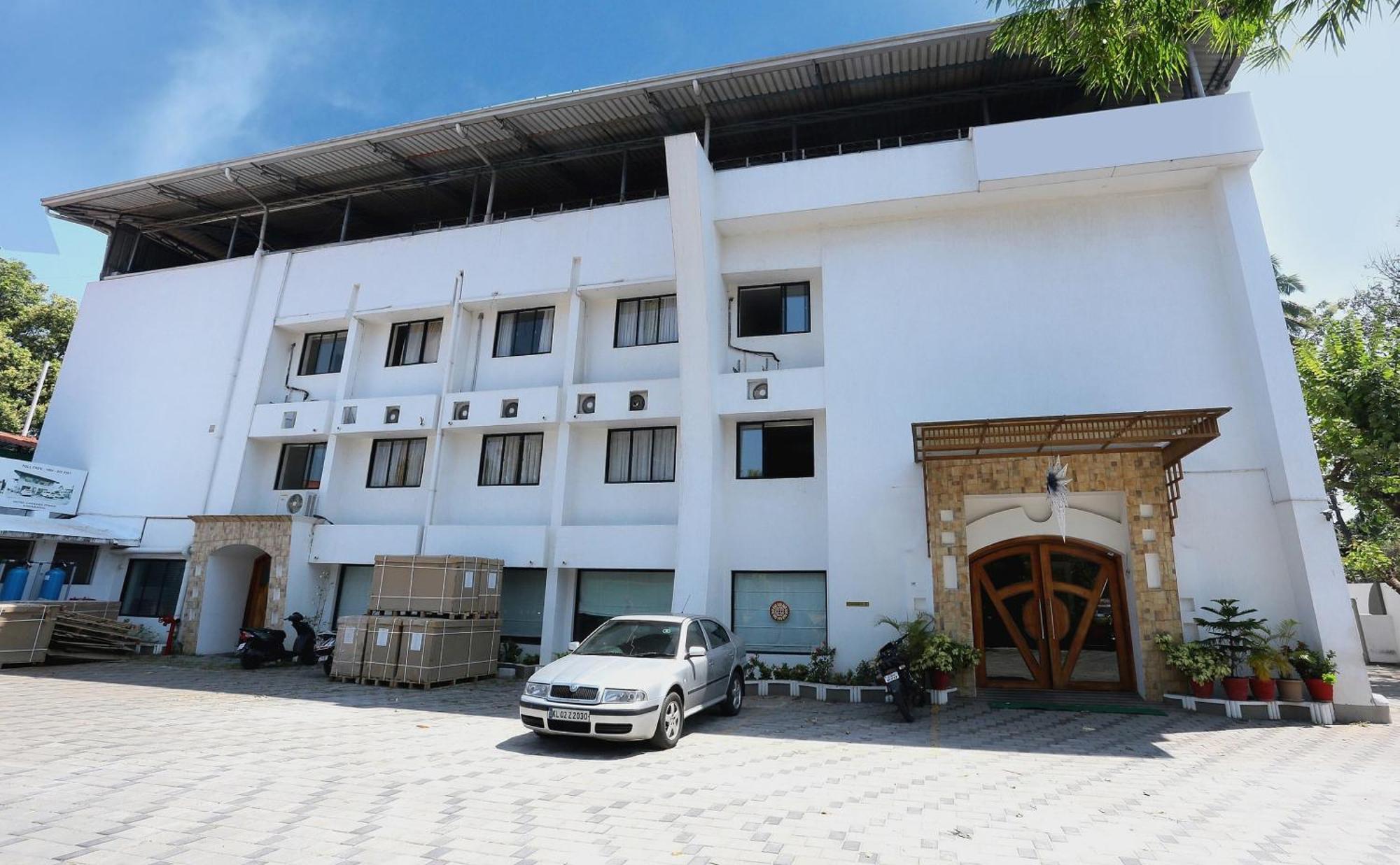 科兰 Super Townhouse Dona Castle酒店 外观 照片