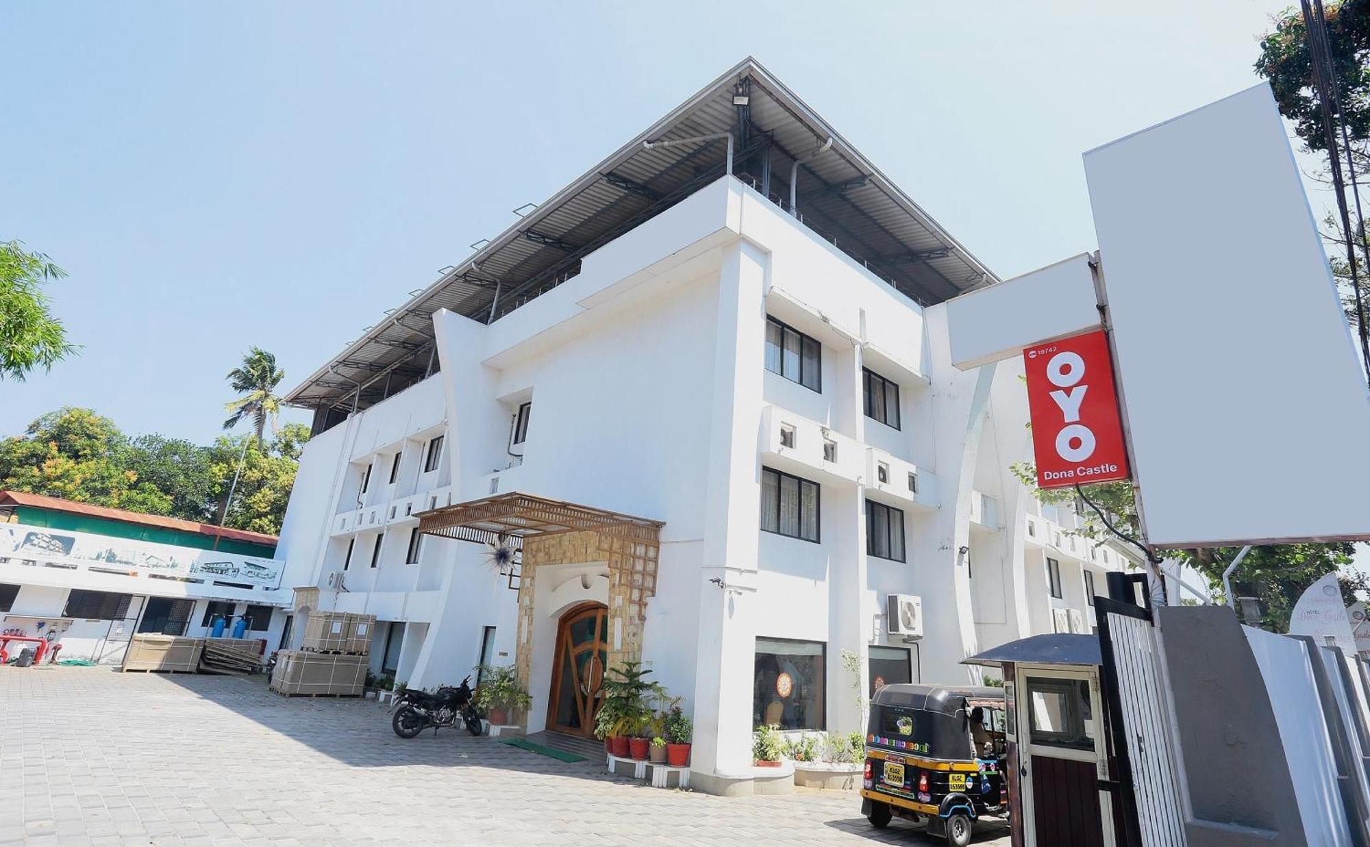 科兰 Super Townhouse Dona Castle酒店 外观 照片