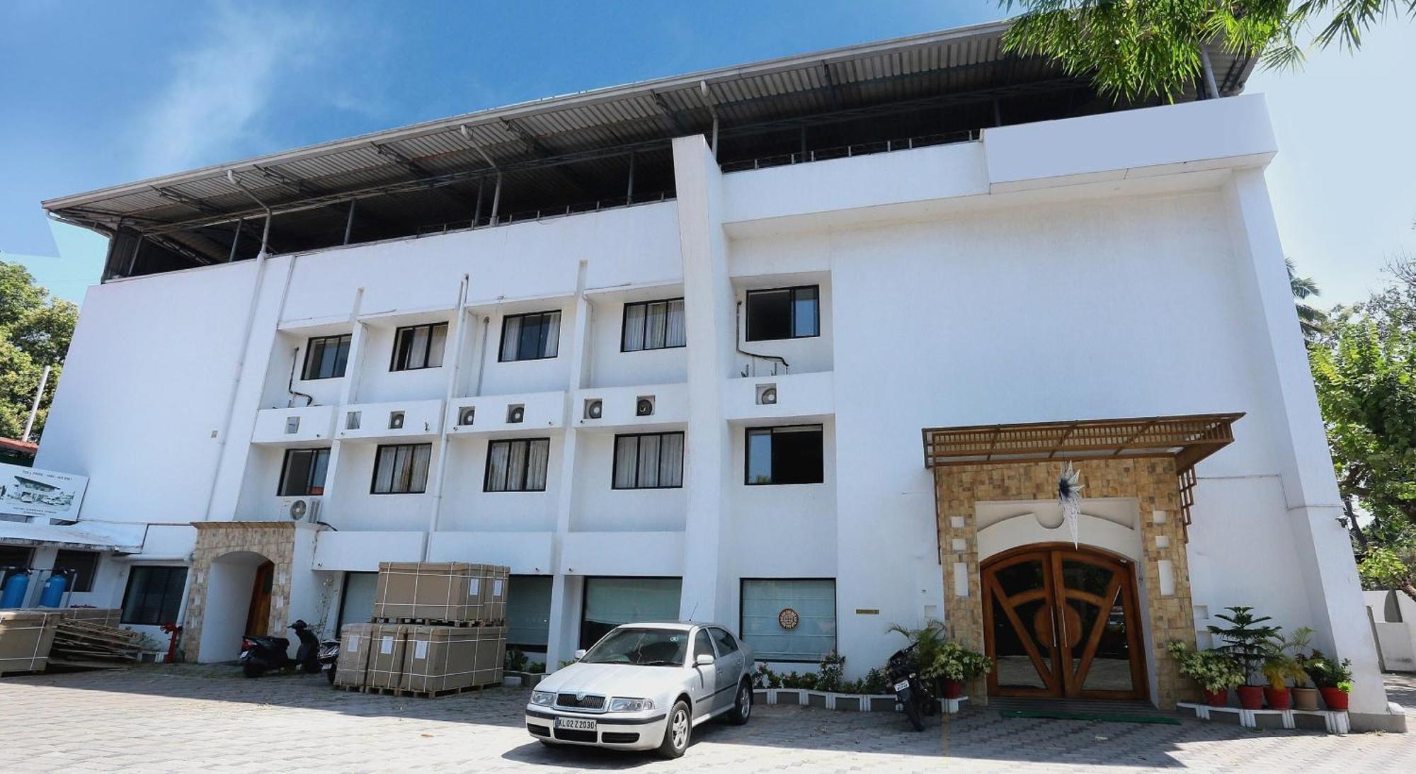 科兰 Super Townhouse Dona Castle酒店 外观 照片