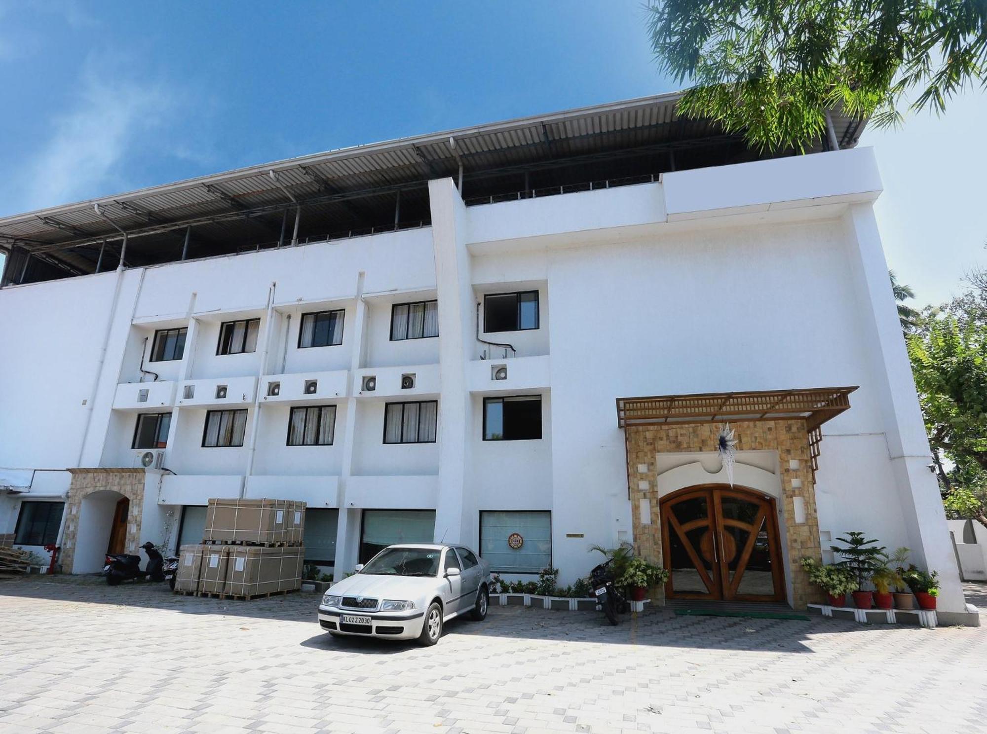 科兰 Super Townhouse Dona Castle酒店 外观 照片
