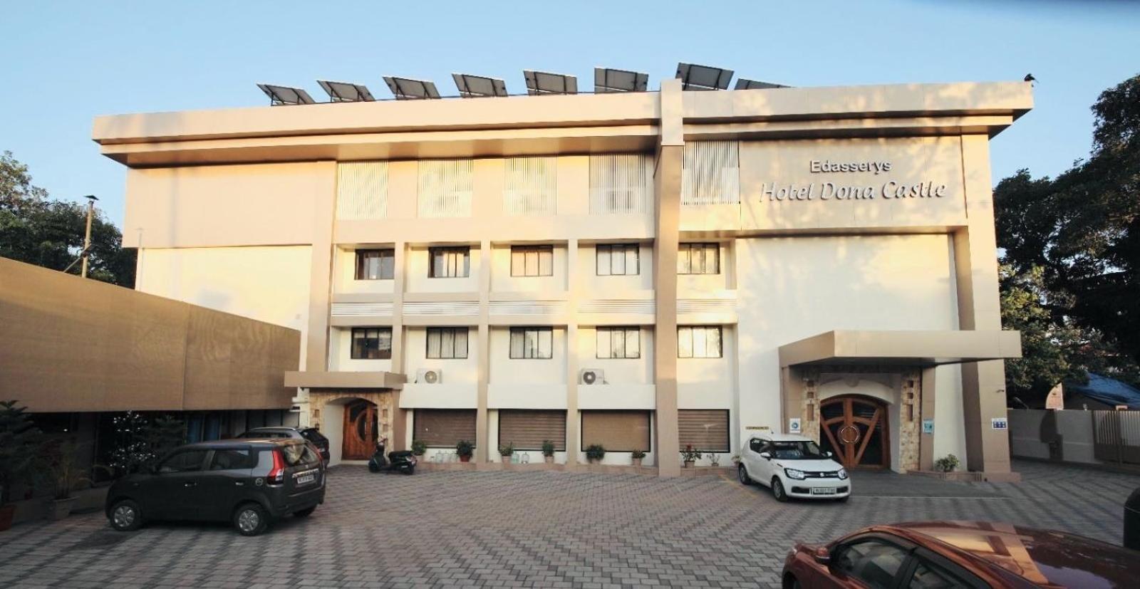 科兰 Super Townhouse Dona Castle酒店 外观 照片